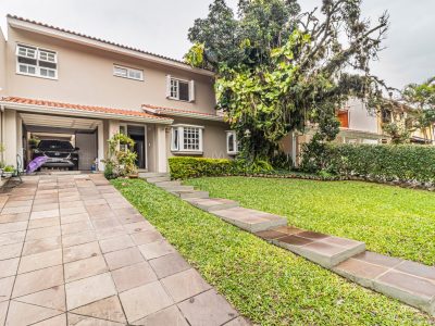 Casa em Condomínio à venda com 4 dormitórios, 300m² e 2 vagas no bairro Ipanema, Zona Sul de Porto Alegre