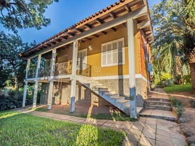 Casa à venda com 3 dormitórios, 500m² e 4 vagas no bairro Tristeza, Zona Sul de Porto Alegre