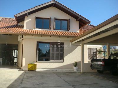 Casa à venda com 3 dormitórios, 323m² e 3 vagas no bairro Imperial Park, Zona Sul de Porto Alegre