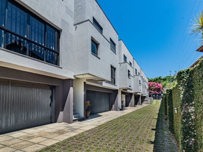 Casa em Condomínio à venda com 3 dormitórios, 211m² e 2 vagas no bairro Camaquã, Zona Sul de Porto Alegre